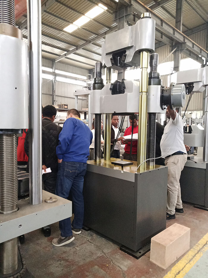 济南91香蕉视频在线国外客户到厂验收试验机设备