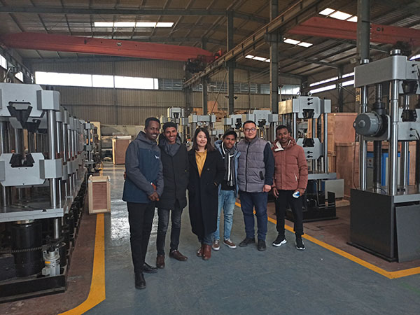 印尼客户到济南91香蕉视频在线工厂考察订购试验机设备